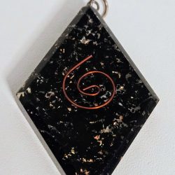 Orgonski obesek šungit s spiralo